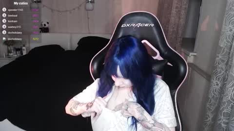 akirahartyx online show from February 5, 2026, 3:27 pm