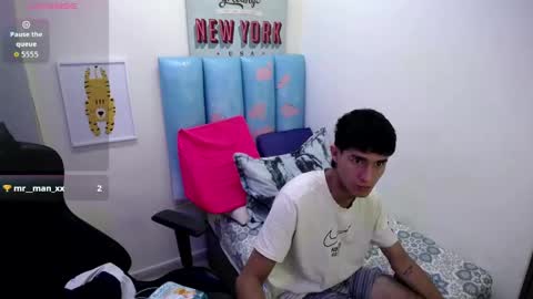 Akyra latin online show from April 17, 2026, 5:27 pm