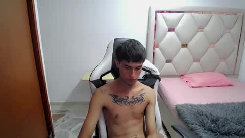 Akyra latin online show from April 18, 2026, 6:50 am