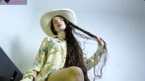 Snapshot of alahia_sky chatting on November 21, 2025, 9:52 am online show from November 21, 2025, 9:52 am