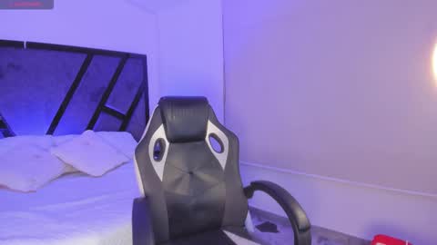 Alahia online show from November 12, 2025, 3:51 am