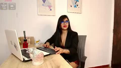 alahiacolucci online show from June 12, 2026, 1:10 pm