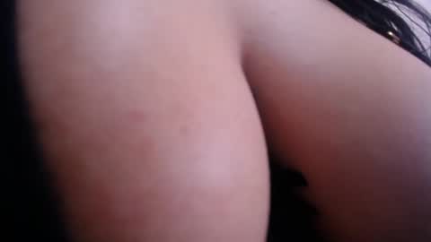 alaia__25 online show from October 16, 2025, 11:33 am