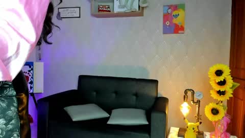 Alaia online show from April 18, 2026, 10:43 pm