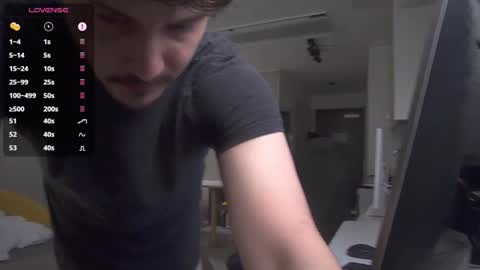 Maxi  online show from October 19, 2025, 7:42 am