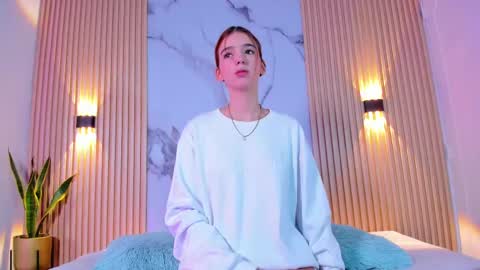 Snapshot of alana_333 chatting on September 10, 2025, 11:43 am A L A N A online show from September 10, 2025, 11:43 am