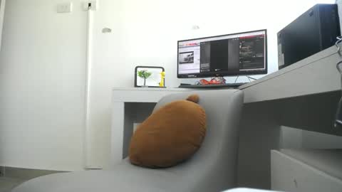 A l a n a online show from January 12, 2025, 8:14 pm