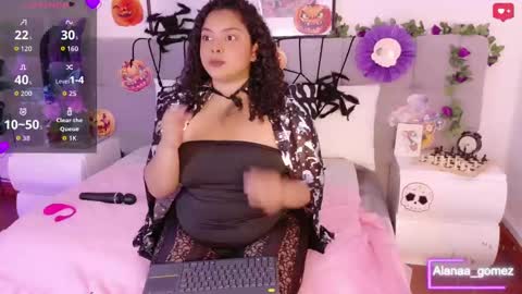 Alanaa  online show from October 7, 2025, 4:04 pm