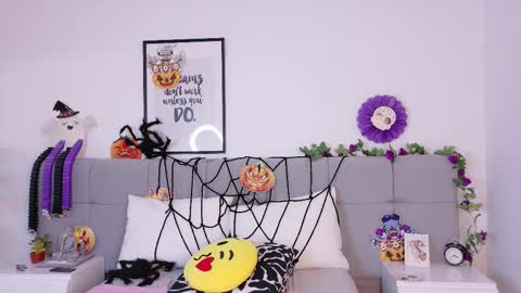 Alanaa  online show from October 12, 2025, 11:59 pm
