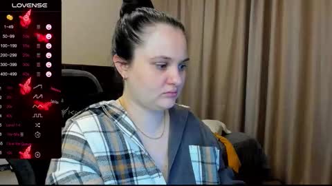 Julia online show from November 9, 2025, 2:04 pm