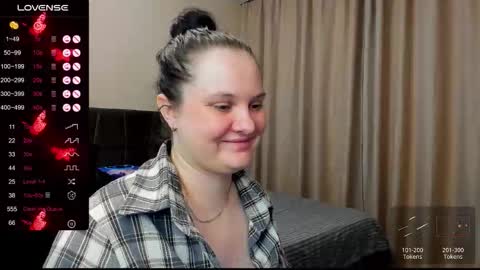 Julia online show from November 28, 2025, 11:51 pm