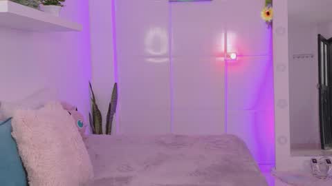 Ana online show from November 15, 2025, 7:10 pm