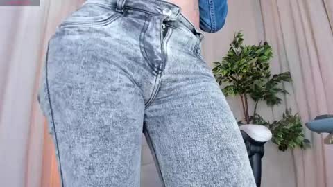 Alana silvana online show from March 7, 2025, 4:11 pm