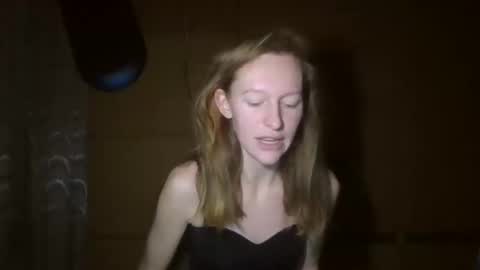 Elisa online show from March 6, 2025, 8:16 pm