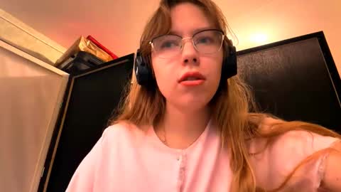 Stella online show from November 9, 2025, 7:06 am