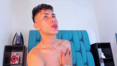 alannaughty_ online show from January 18, 2025, 6:34 am