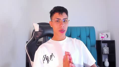 alannaughty_ online show from January 23, 2025, 10:01 pm