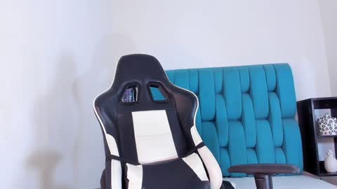 alannaughty_ online show from January 25, 2025, 11:32 pm