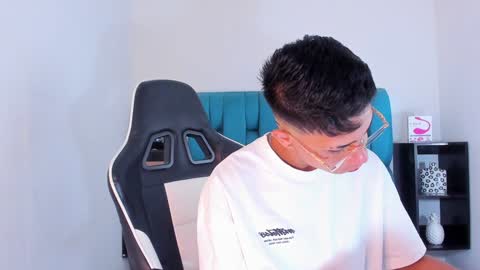 alannaughty_ online show from January 26, 2025, 7:32 am