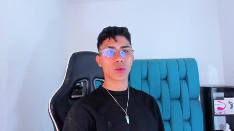 alannaughty_ online show from February 6, 2025, 9:17 pm