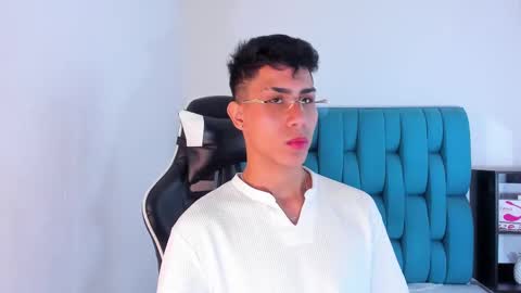 alannaughty_ online show from February 12, 2025, 4:01 am