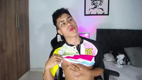 alannaughty_ online show from October 30, 2025, 12:45 am