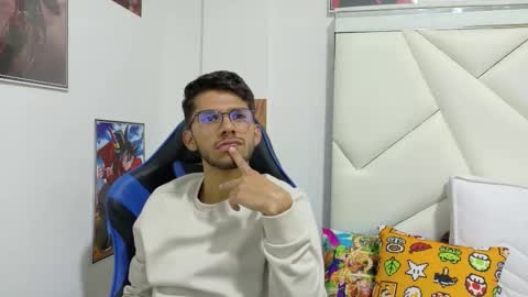 alanvilla_lobo online show from October 8, 2025, 12:58 pm