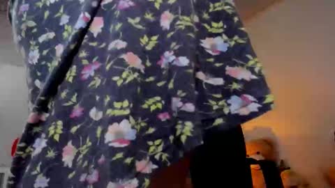 Snapshot of alaska_colors chatting on April 22, 2026, 1:56 pm Caro online show from April 22, 2026, 1:56 pm