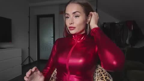 Alecssalove online show from October 6, 2025, 11:40 am