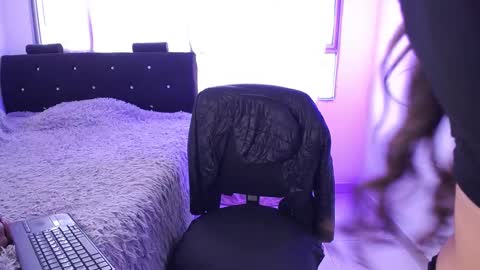   online show from March 10, 2025, 4:57 pm