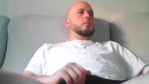 Snapshot of aleeexxxx4u chatting on July 1, 2026, 8:05 am aleeexxxx4u online show from July 1, 2026, 8:05 am
