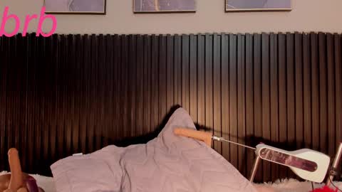 aleja__slav3 online show from February 26, 2025, 8:48 am