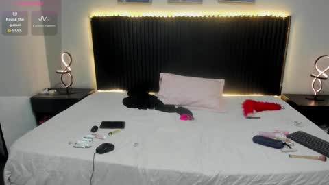 aleja__slav3 online show from February 5, 2026, 8:02 pm