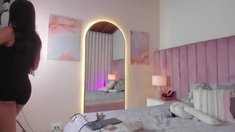 Alejandra Arango online show from December 15, 2025, 9:41 pm