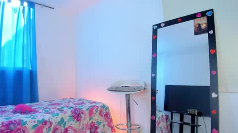 Alejandra Arango online show from April 12, 2026, 9:20 pm