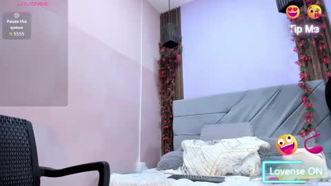 Snapshot of aleja_zaens chatting on October 28, 2025, 1:03 pm Alejandra Zaens online show from October 28, 2025, 1:03 pm