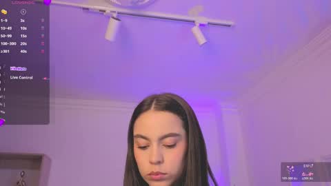 Alejandra online show from April 13, 2026, 11:16 am