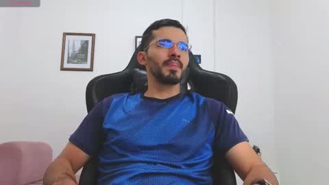 alejandroo_7 online show from October 30, 2025, 7:47 pm