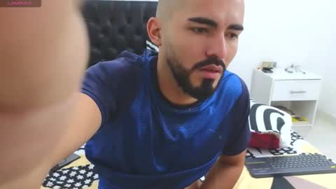 alejandroo_7 online show from February 20, 2026, 4:40 pm