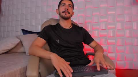 Snapshot of alejandrostorm chatting on February 24, 2026, 8:40 pm Alejo online show from February 24, 2026, 8:40 pm