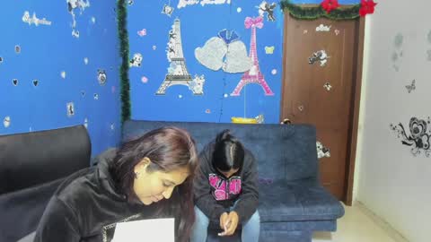 zoe and Kataleya online show from January 24, 2025, 1:47 pm