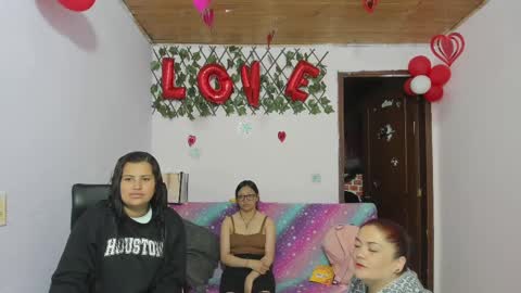 zoe and Kataleya online show from March 6, 2025, 12:19 pm