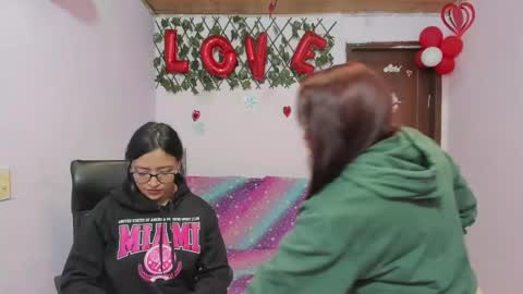 zoe and Kataleya online show from March 7, 2025, 3:18 pm