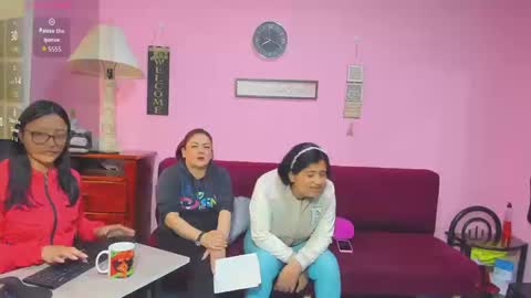 zoe and Kataleya online show from September 9, 2025, 12:59 pm