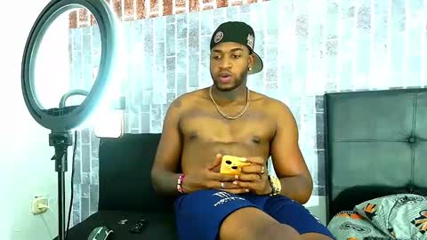 alejo_21cm online show from February 17, 2025, 5:36 am