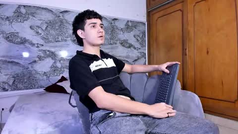 alejo_gray1 online show from December 1, 2025, 11:26 am
