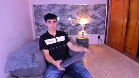 alejo_gray1 online show from February 19, 2026, 11:12 pm
