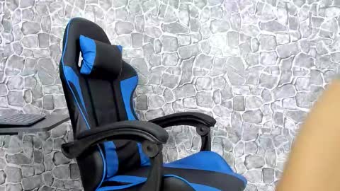 alejo peverell online show from December 13, 2025, 7:53 pm