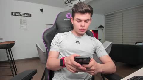 Snapshot of alejoo_twink chatting on February 28, 2025, 2:31 am ONLYFANS Alejoo twink online show from February 28, 2025, 2:31 am