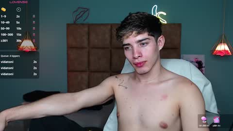 Snapshot of alejootwink chatting on December 3, 2024, 9:01 pm ALejoo Saenz online show from December 3, 2024, 9:01 pm